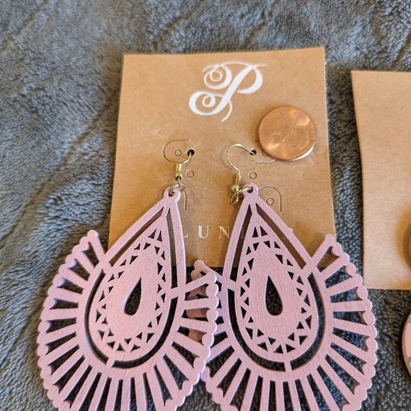 9 pairs of new Plunder earrings. Pink, orange, gold yellow cow print - Picture 2 of 9